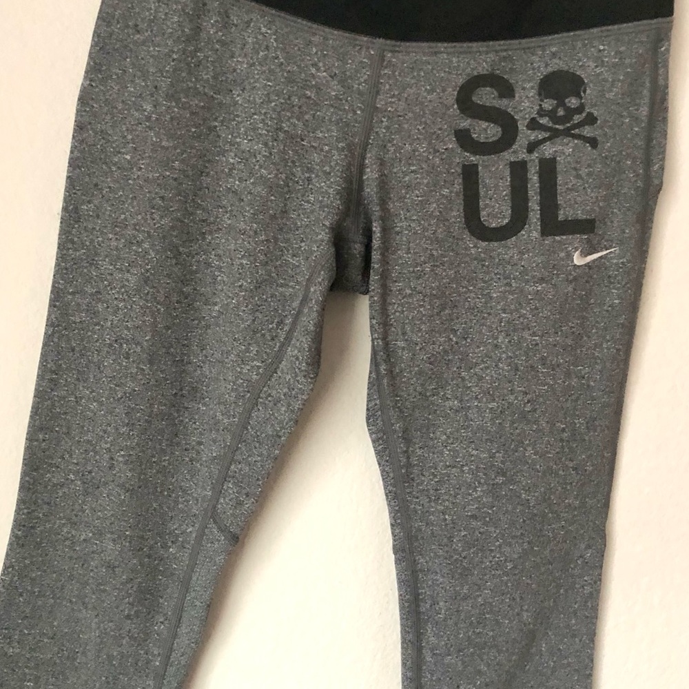 \Nike\• Dri-Fit Soul Cycle Cropped Leggings - Picture 5 of 16